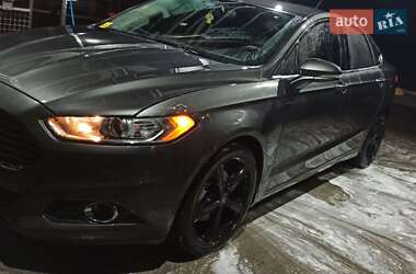 Седан Ford Fusion 2015 в 