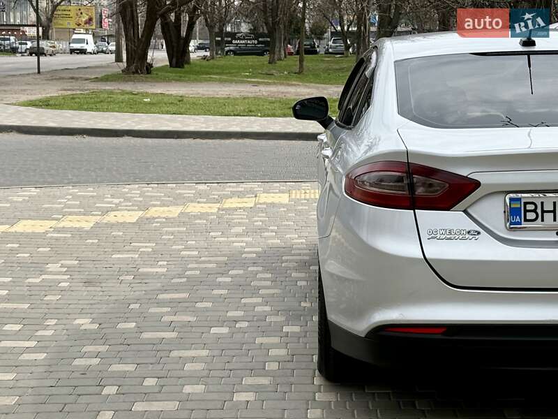 Седан Ford Fusion 2013 в Одесі
