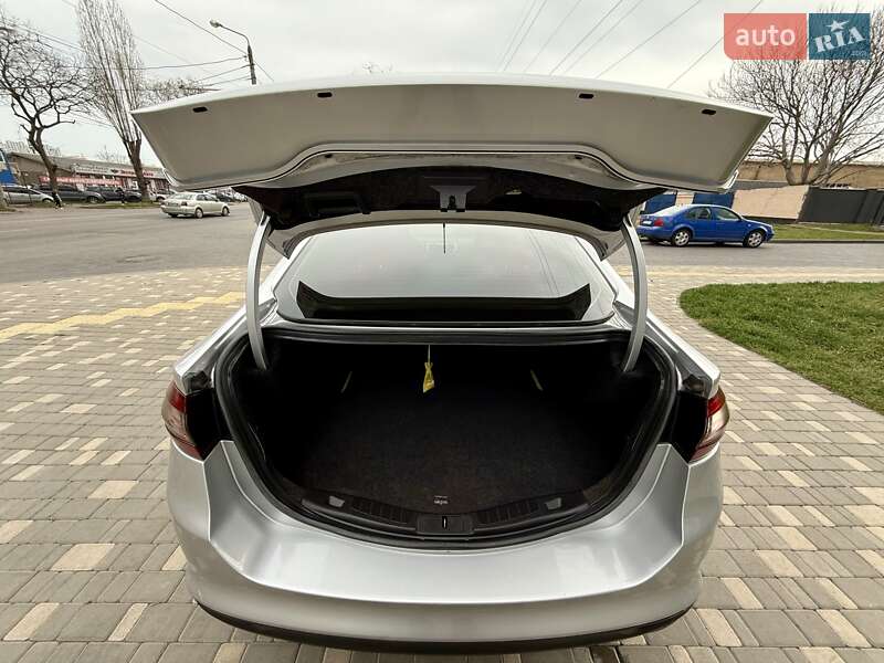 Седан Ford Fusion 2013 в Одесі