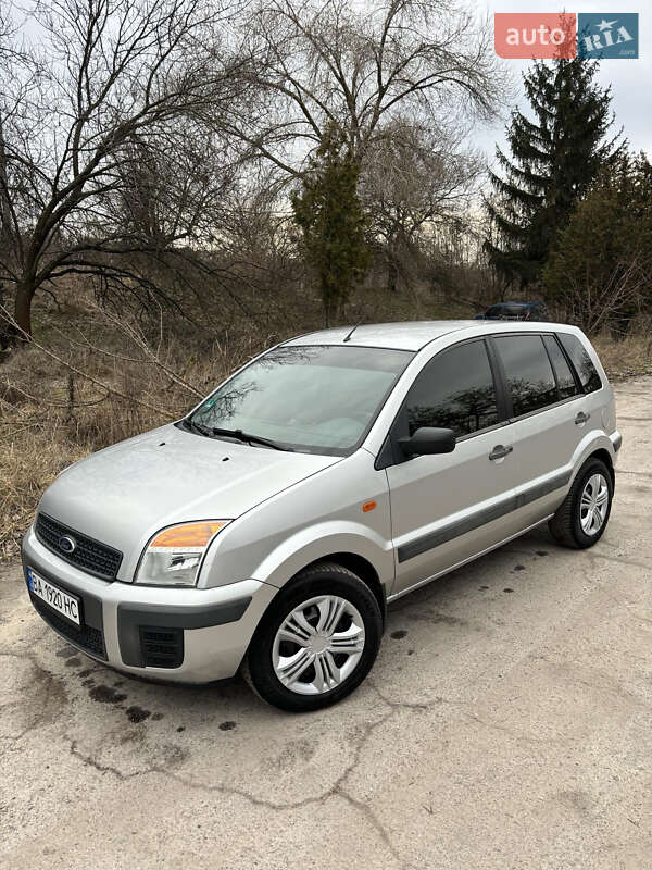 Хэтчбек Ford Fusion 2005 в 
