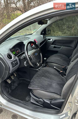Хэтчбек Ford Fusion 2005 в 