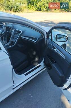 Седан Ford Fusion 2013 в 