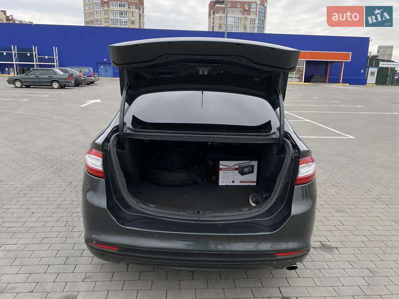 Седан Ford Fusion 2014 в Умани
