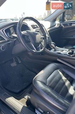 Седан Ford Fusion 2015 в 