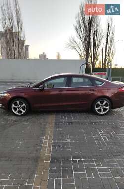 Седан Ford Fusion 2015 в 