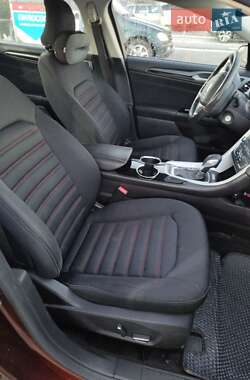 Седан Ford Fusion 2015 в 