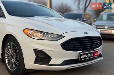 Седан Ford Fusion 2019 в 