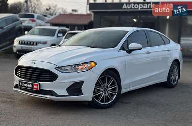 Седан Ford Fusion 2019 в 