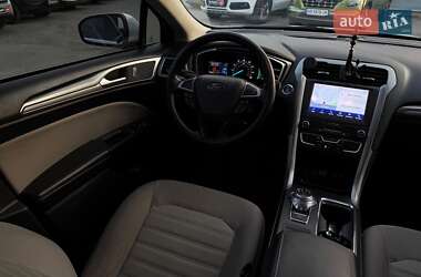 Седан Ford Fusion 2019 в 