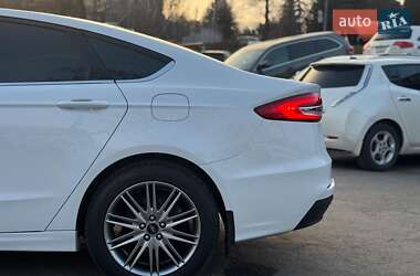 Седан Ford Fusion 2019 в 