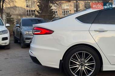 Седан Ford Fusion 2019 в 