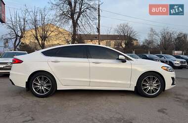 Седан Ford Fusion 2019 в 