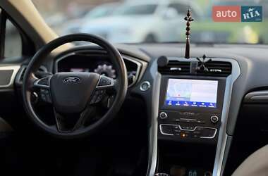 Седан Ford Fusion 2019 в 