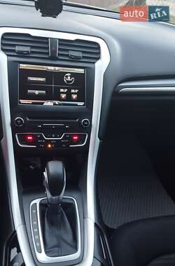 Седан Ford Fusion 2016 в 