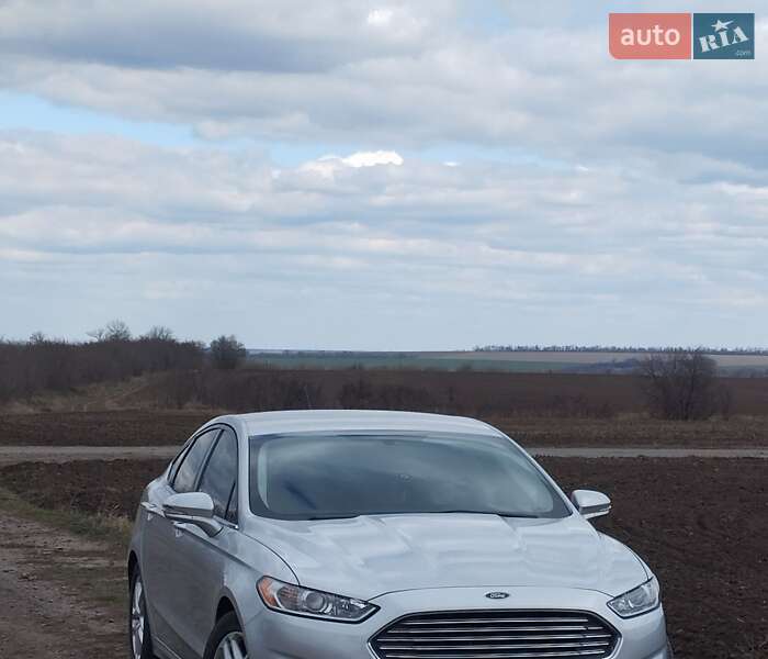 Седан Ford Fusion 2016 в 