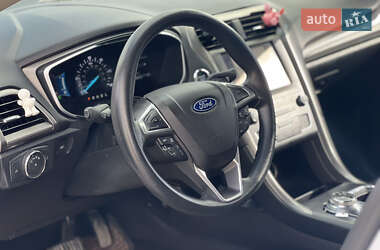 Седан Ford Fusion 2019 в 