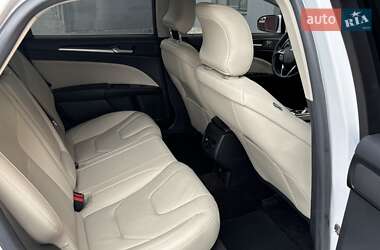 Седан Ford Fusion 2017 в 