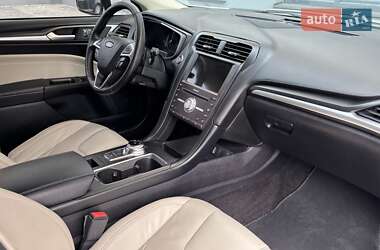 Седан Ford Fusion 2017 в 
