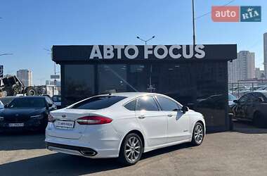 Седан Ford Fusion 2017 в 