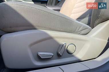 Седан Ford Fusion 2017 в 