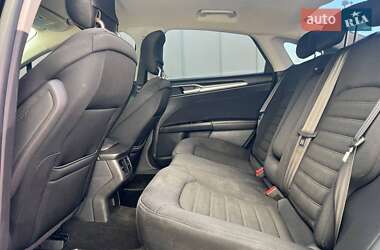 Седан Ford Fusion 2013 в 