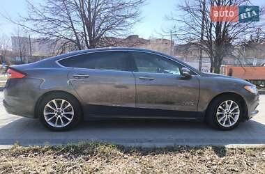 Седан Ford Fusion 2016 в 