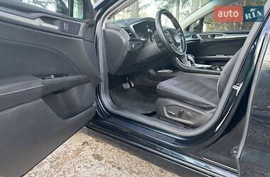 Седан Ford Fusion 2013 в 