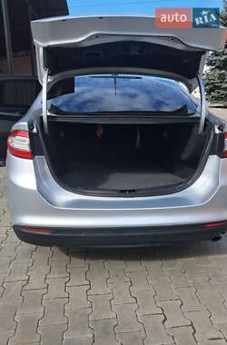 Седан Ford Fusion 2014 в 
