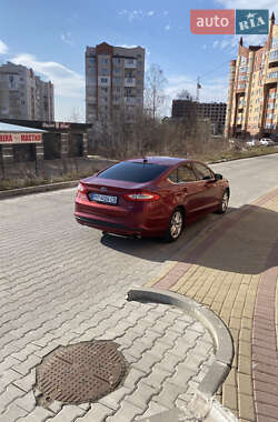Седан Ford Fusion 2012 в 