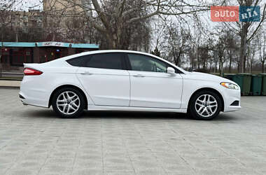 Седан Ford Fusion 2013 в 