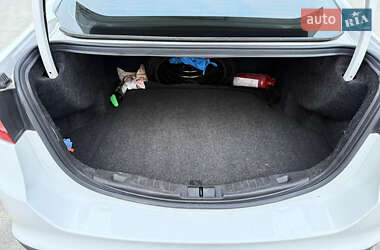 Седан Ford Fusion 2013 в 