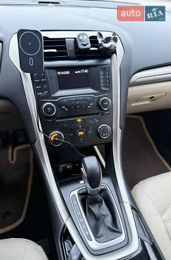 Седан Ford Fusion 2013 в 