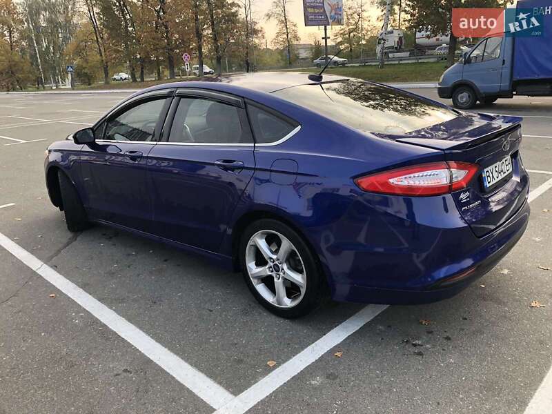 Седан Ford Fusion 2015 в Буче