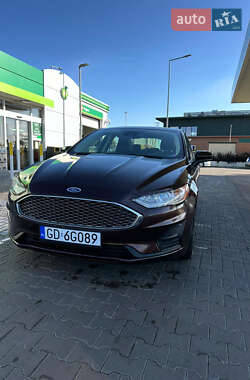 Седан Ford Fusion 2019 в 