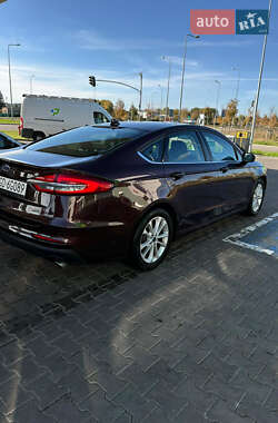 Седан Ford Fusion 2019 в 