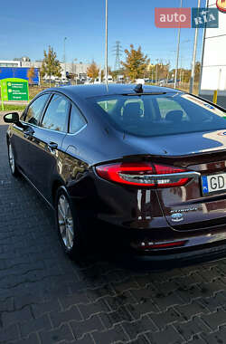Седан Ford Fusion 2019 в 
