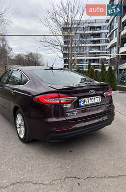 Седан Ford Fusion 2018 в 