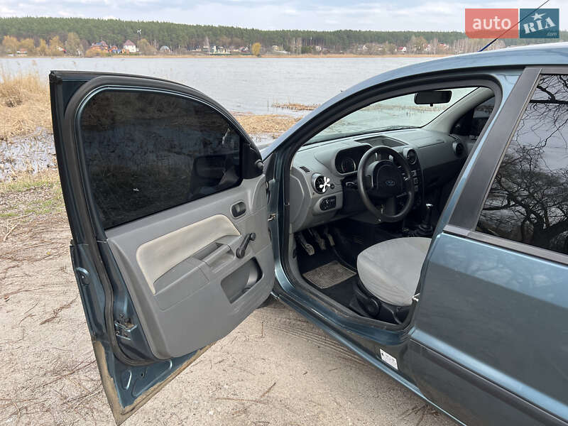 Хетчбек Ford Fusion 2003 в Дунаївцях