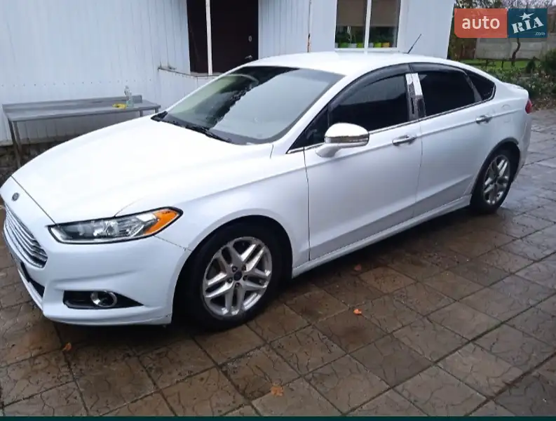 Седан Ford Fusion 2016 в 