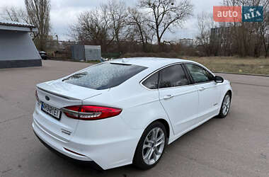 Седан Ford Fusion 2018 в 