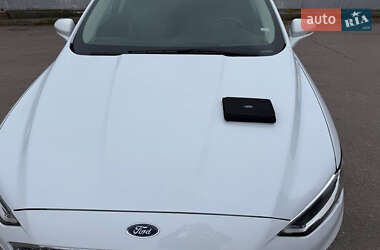 Седан Ford Fusion 2018 в 