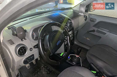 Хэтчбек Ford Fusion 2003 в 