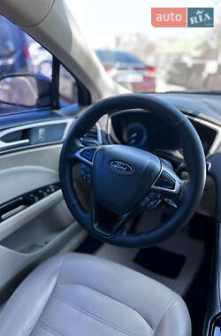 Седан Ford Fusion 2013 в 