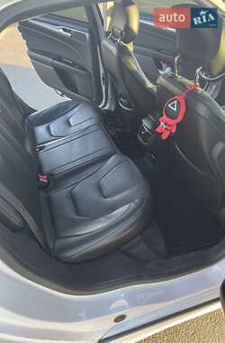 Седан Ford Fusion 2013 в 