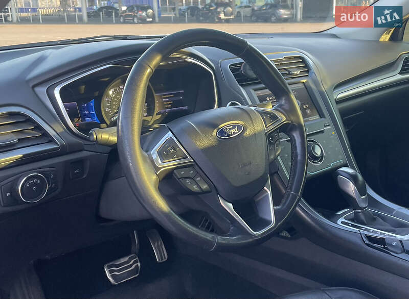 Седан Ford Fusion 2013 в Одесі