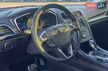 Седан Ford Fusion 2013 в 