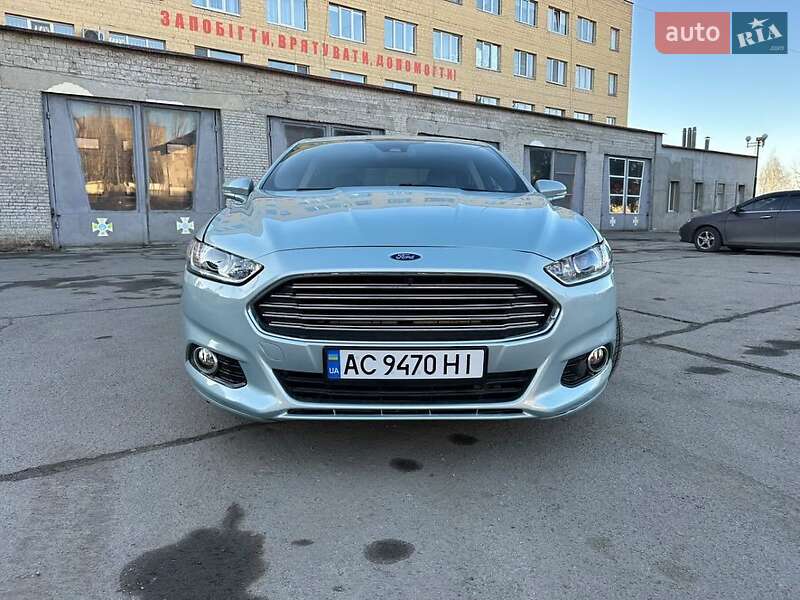 Седан Ford Fusion 2013 в 