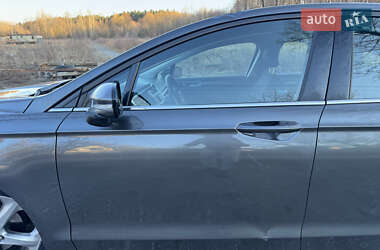 Седан Ford Fusion 2015 в 