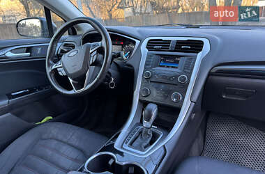 Седан Ford Fusion 2015 в 
