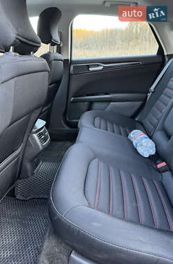 Седан Ford Fusion 2015 в 